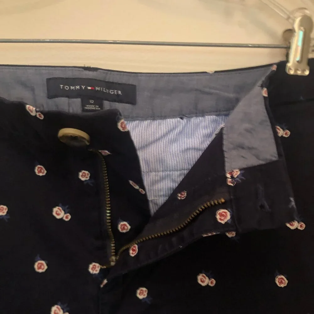 NEW (NWOT) Tommy Hilfinger navy pants w/ rose print sz 12